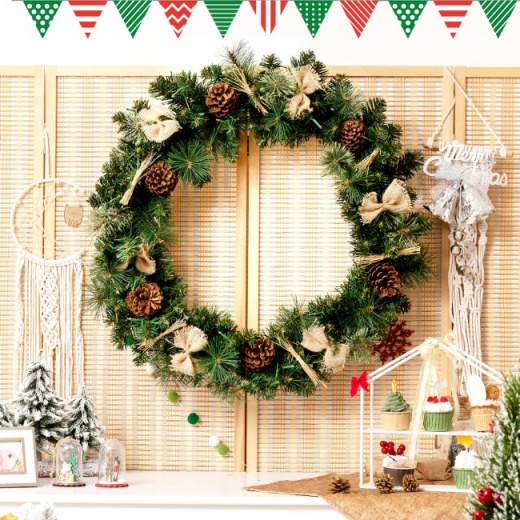 30 Inch Pre-Lit Christmas Wreath With Mixed Decorations