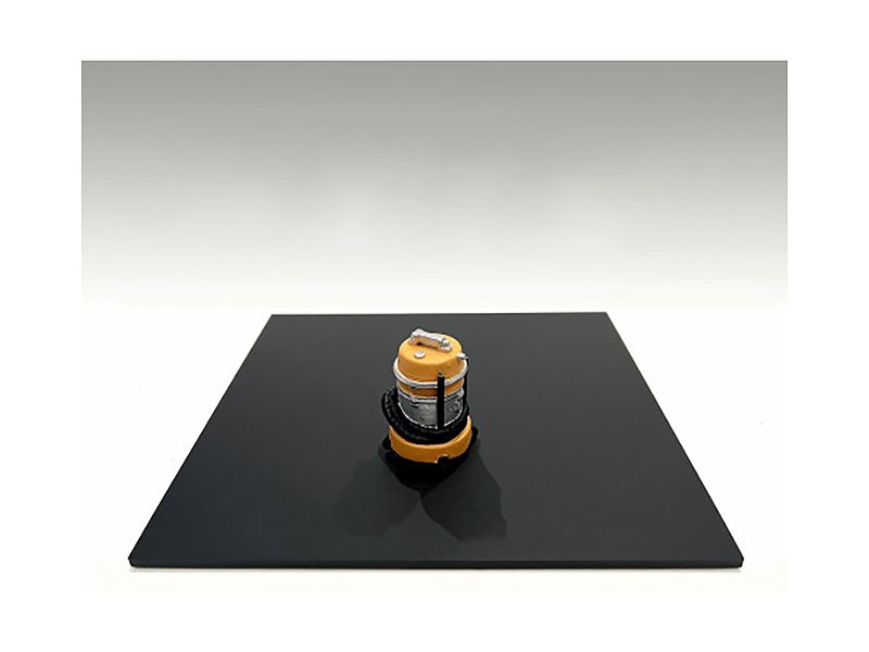 Detail Masters Figure 6 Wet/Dry Vac 1/18 Scale Models by American Diorama
