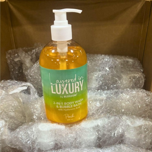 Layered In Luxury By Blossom 2-In-1 Body Wash & Bubble Bath With Hyaluronic Acid Peach 500Ml (50 Pcs Lot)
