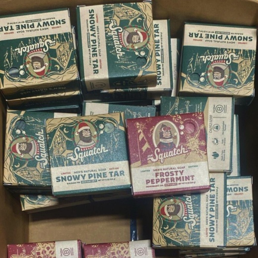 Dr.Squatch Limited Edition Men's Natural Soap Snowy Pine Tar & Frosty Peppermint 5Oz (45 Pcs Lot)