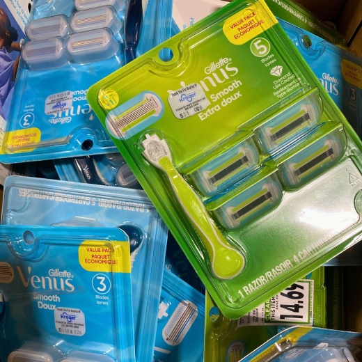 Gillette Venus Smooth Doux Mix Includes 1 Razor & Cartridges (28 Pcs Lot)