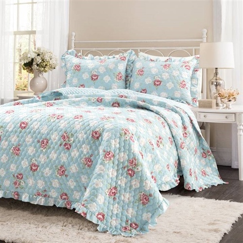 Full/Queen Size Vintage Rose Ruffle Edge Light Quilt Set