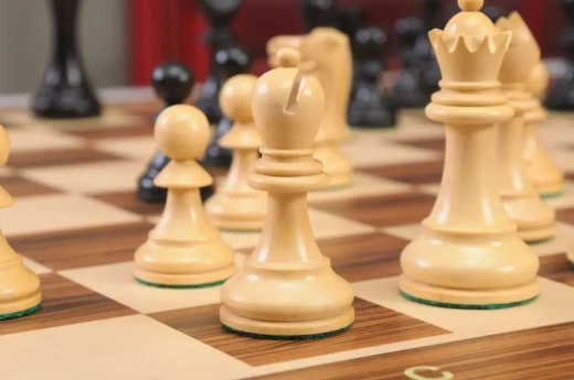 The Capablanca Chess Edition - Reykjavik II Series Chess Set and Board  Combination
