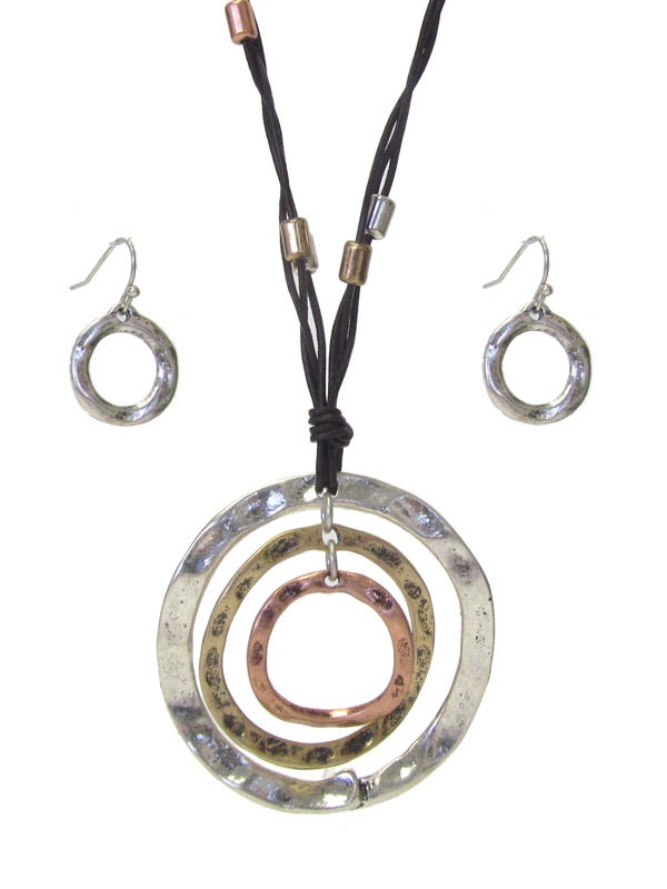 Multi Metal Ring Pendant Necklace Set