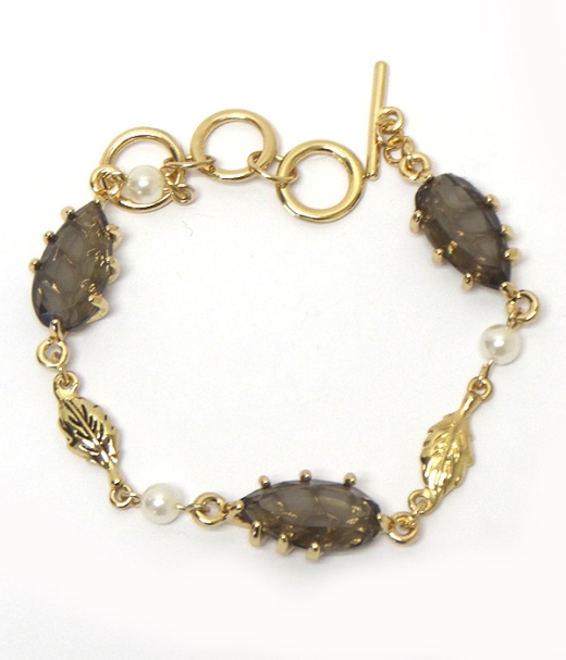 Glass Leaf Charm Metal Link Bracelet