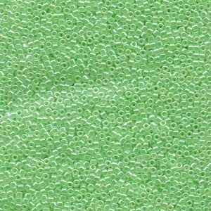 Db237 Lined Crystal Light Green - Miyuki Delica Seed Beads - 11/0