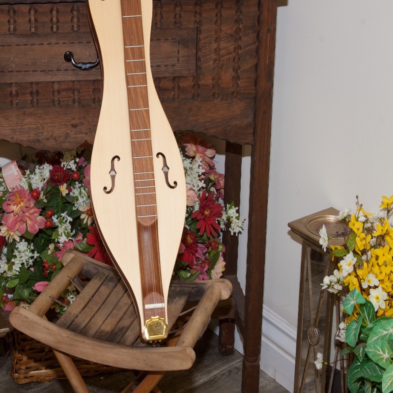 Roosebeck Mountain Dulcimer 5-String Cutaway Upper Bout F-Holes Scrolled Pegbox