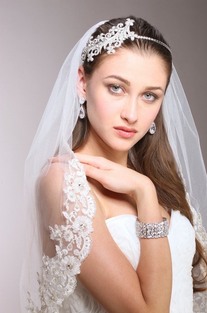1-Layer Ivory Mantilla Bridal Veil With Crystals, Beads & Lace Edge