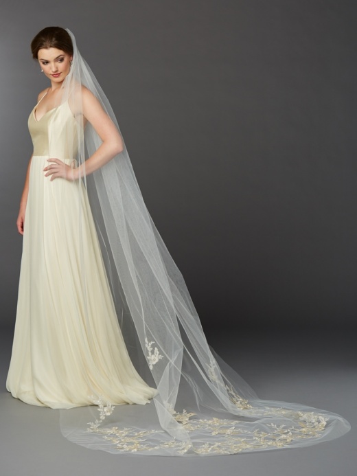 Awe-Inspiring Ethereal Lace Veil