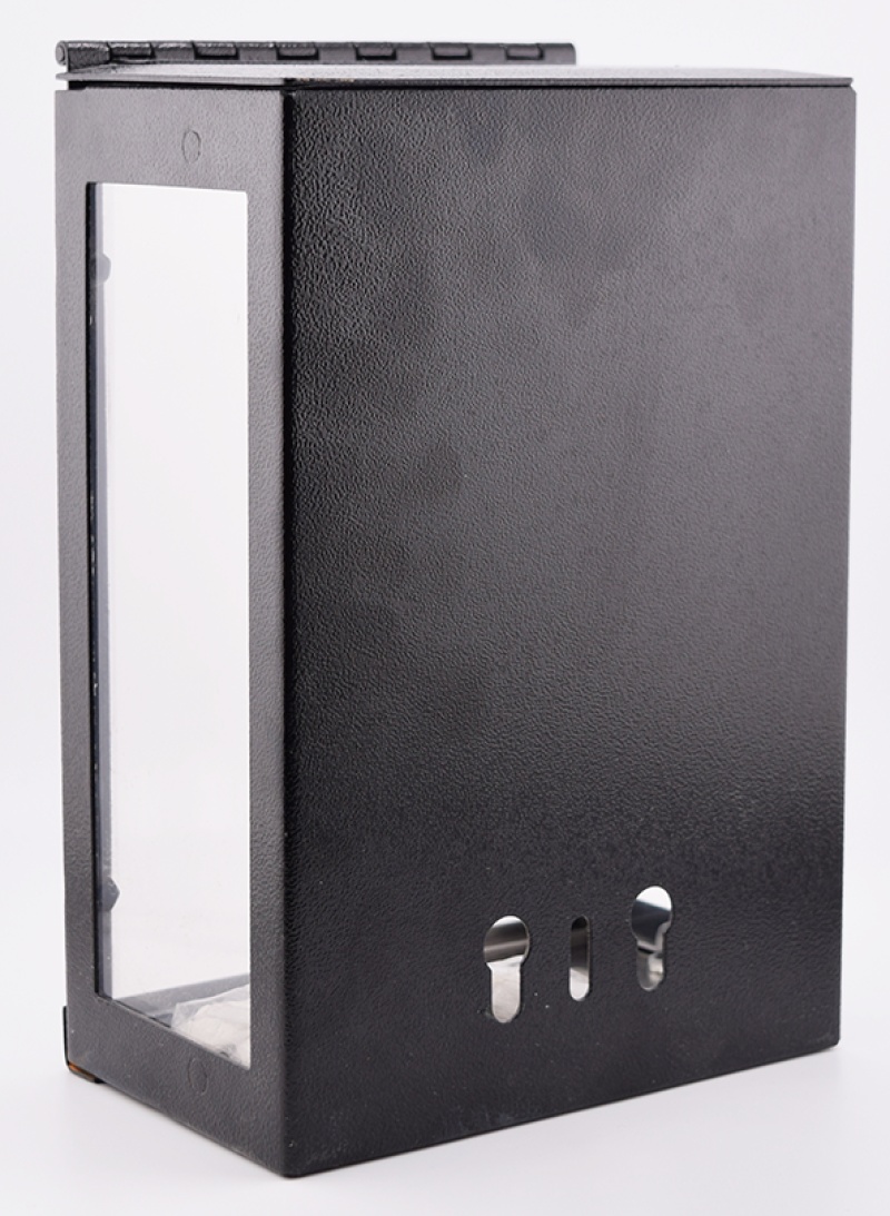 Black Metal 3-Windows W/ Bracket, Bottom Opening (8”H X 5½”W X 3¼”D)