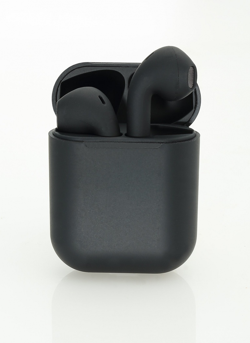 Macaron Earbuds - Black Macaron Earbuds - Black Color One Color Size One Size