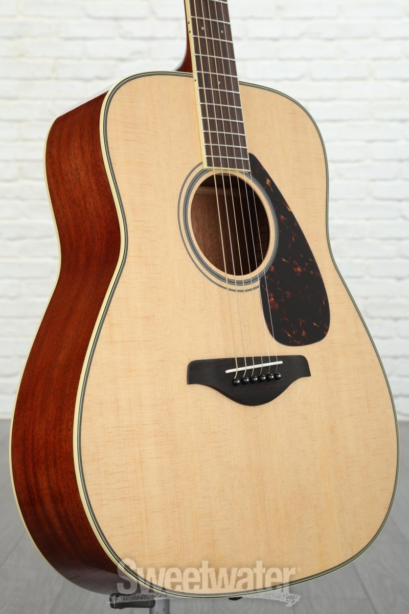 Yamaha Fg820 Dreadnought Acoustic Guitar - Natural