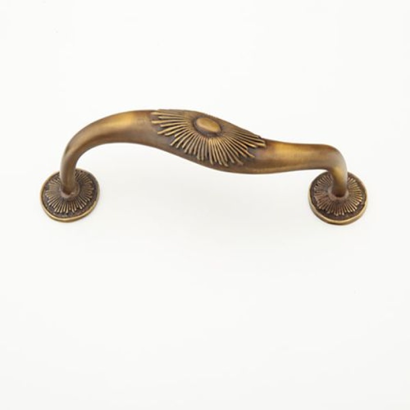 Schaub Sunburst Cabinet Pull