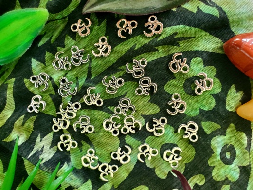 Om Sign Charm Pendant (30 Pcs)