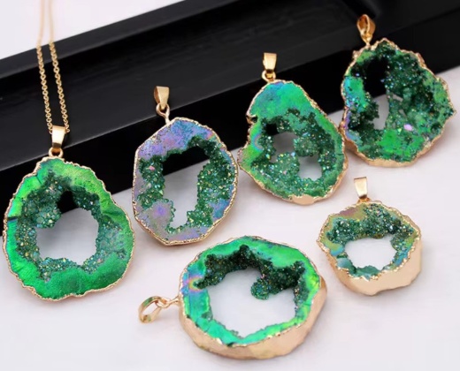 Geode Gold Plated Druzy Agate Slice Pendant : Green
