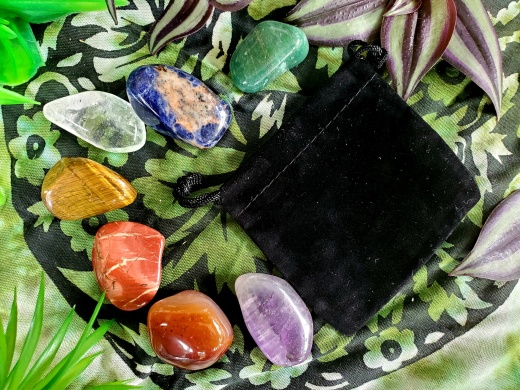Felt Bag with 7 Chakra Stones and Gemstones for Reiki