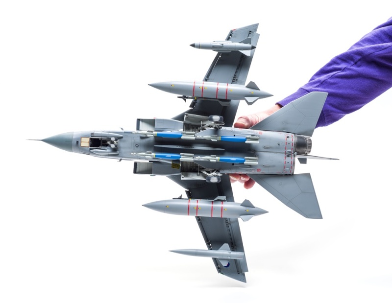 Italeri Tornado Gr.4 High Performance Combat Aircraft Plastic Model Kit, 1/32 Scale